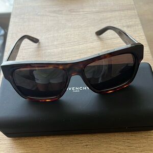Givenchy glasses !